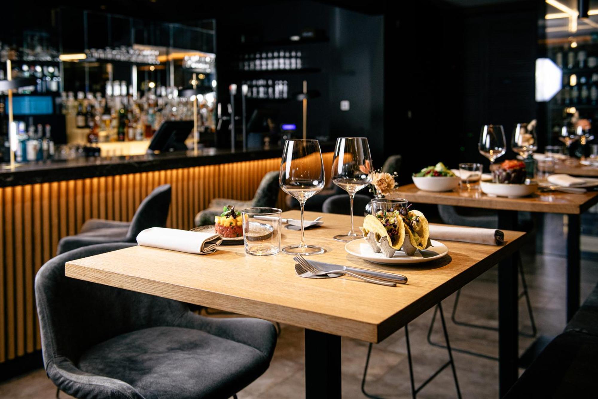 Hotel Post Alpine Cityflair Brunico Ngoại thất bức ảnh