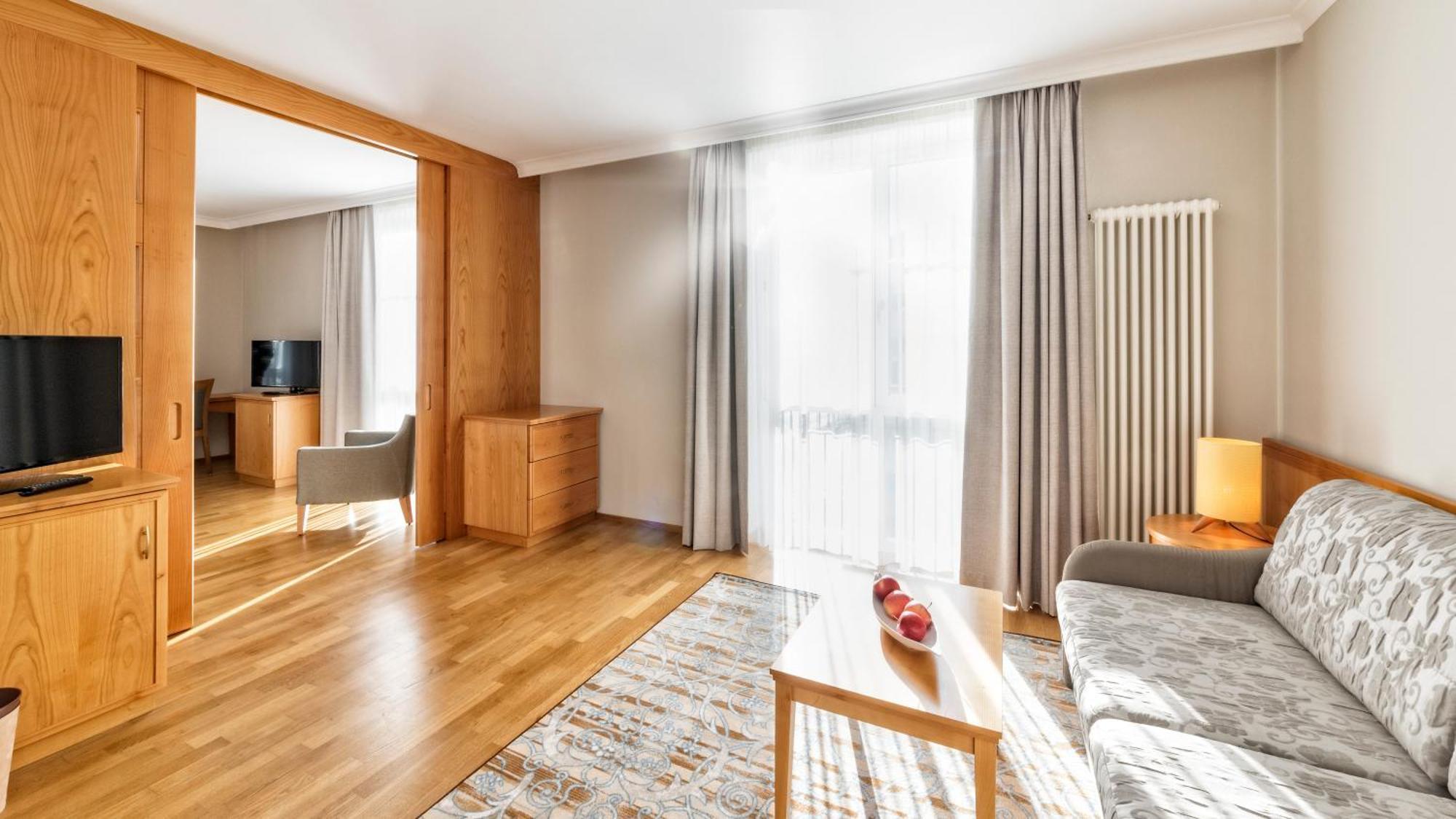 Hotel Post Alpine Cityflair Brunico Ngoại thất bức ảnh