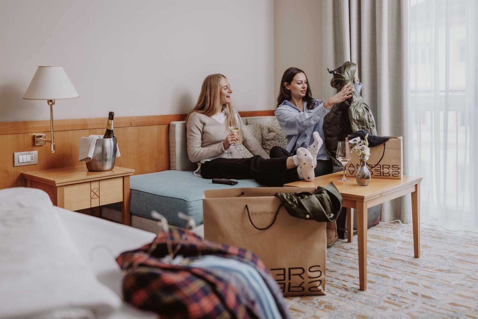 Hotel Post Alpine Cityflair Brunico Ngoại thất bức ảnh