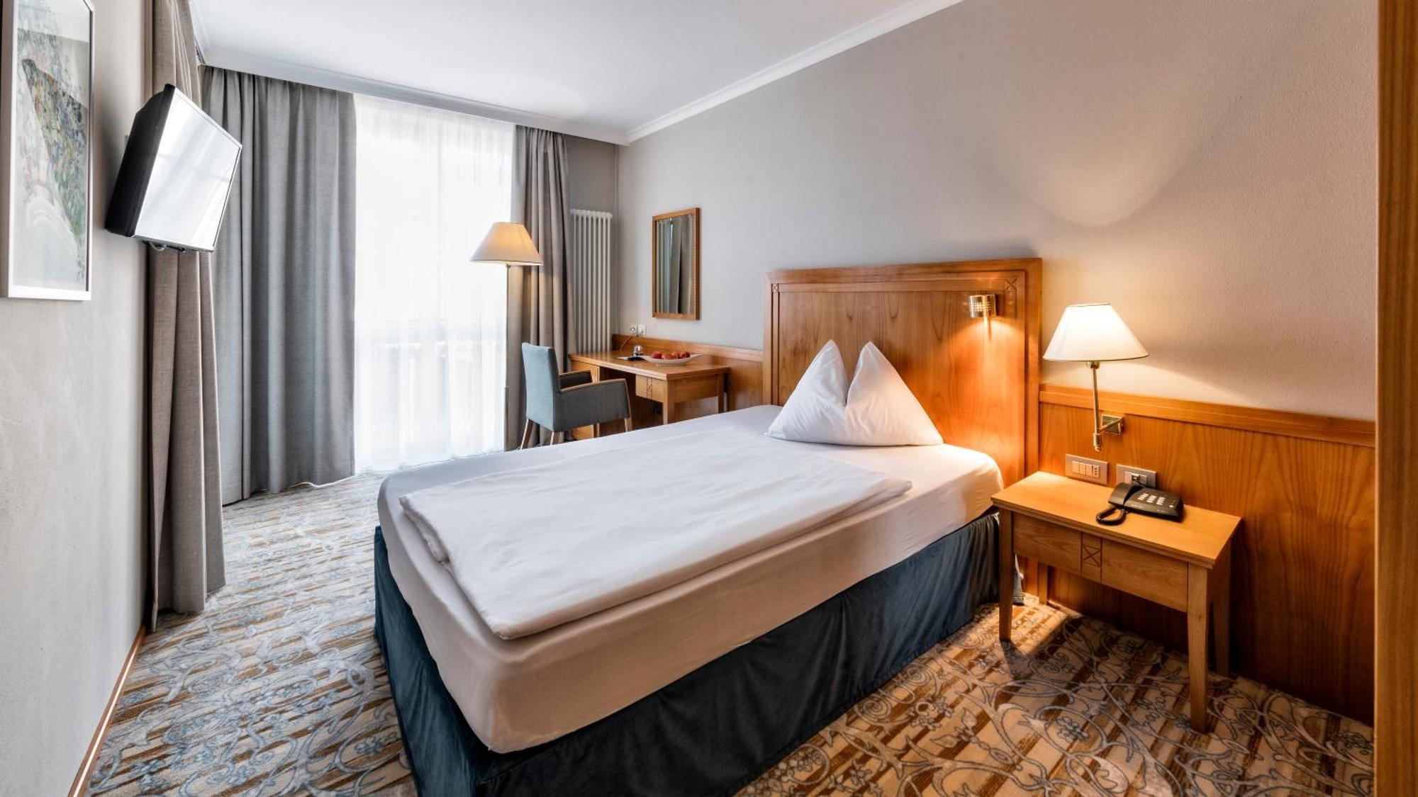 Hotel Post Alpine Cityflair Brunico Ngoại thất bức ảnh