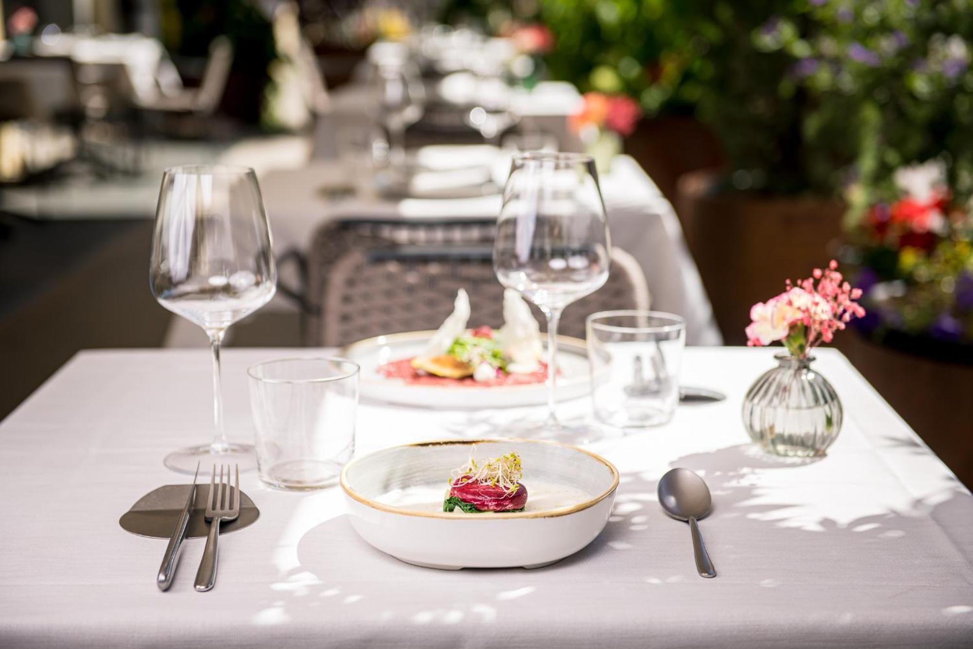 Hotel Post Alpine Cityflair Brunico Ngoại thất bức ảnh
