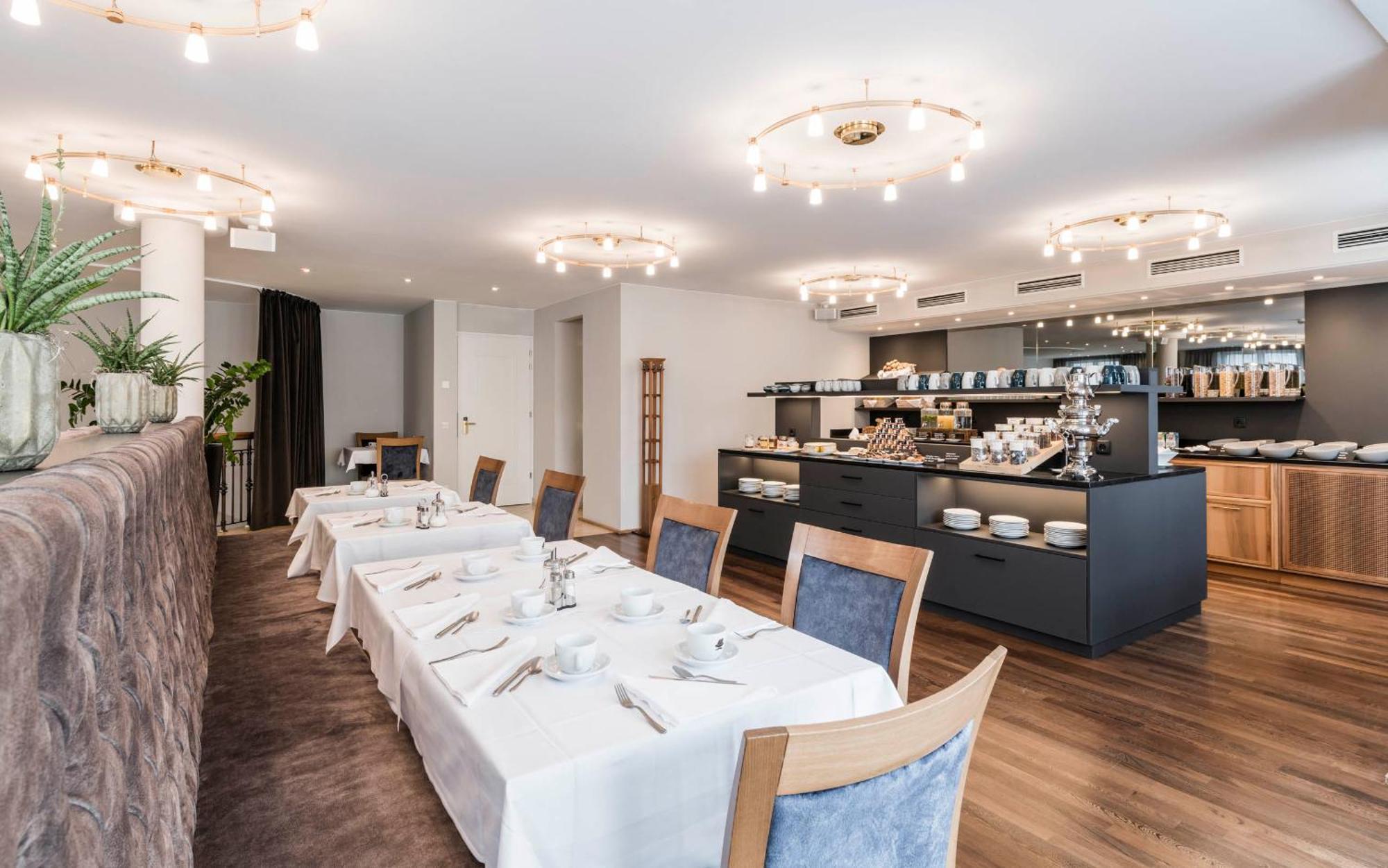 Hotel Post Alpine Cityflair Brunico Ngoại thất bức ảnh