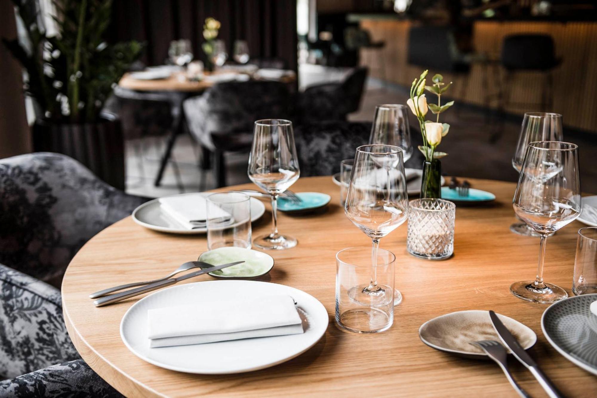 Hotel Post Alpine Cityflair Brunico Ngoại thất bức ảnh